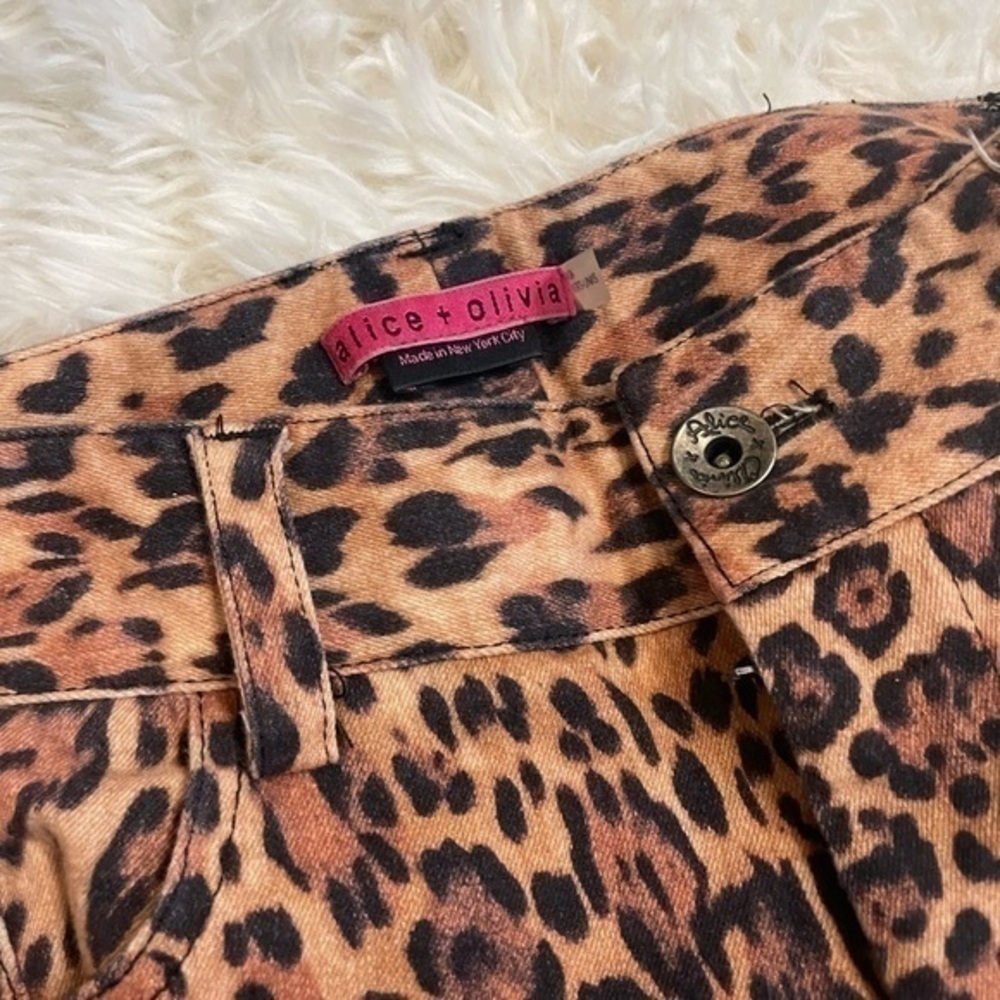 Alice + Olivia 5-Pocket Jeans leopard NWOT - Picture 3 of 6